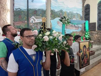 FiÃ©is lotaram o SantuÃ¡rio de Laranjeiras do Sul na abertura das Novenas de Nossa Senhora Aparecida